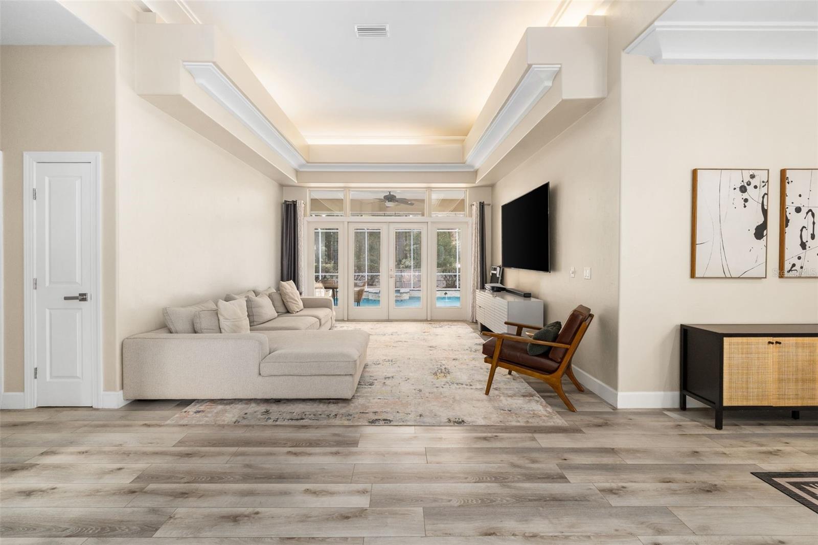 Listing photo id 4 for 8966 44th Lane