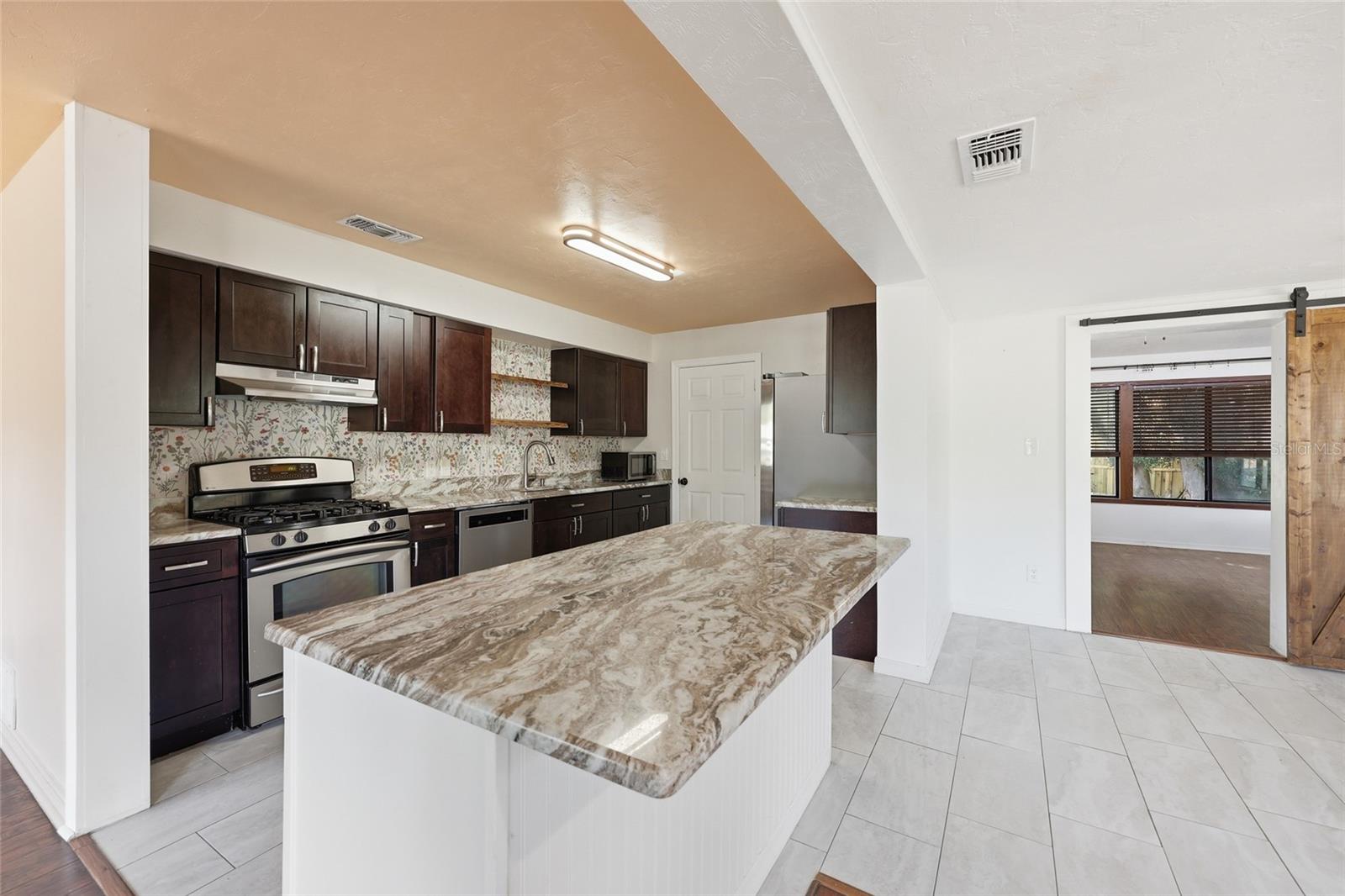 Image 11 of 26 For 431 32 Avenue