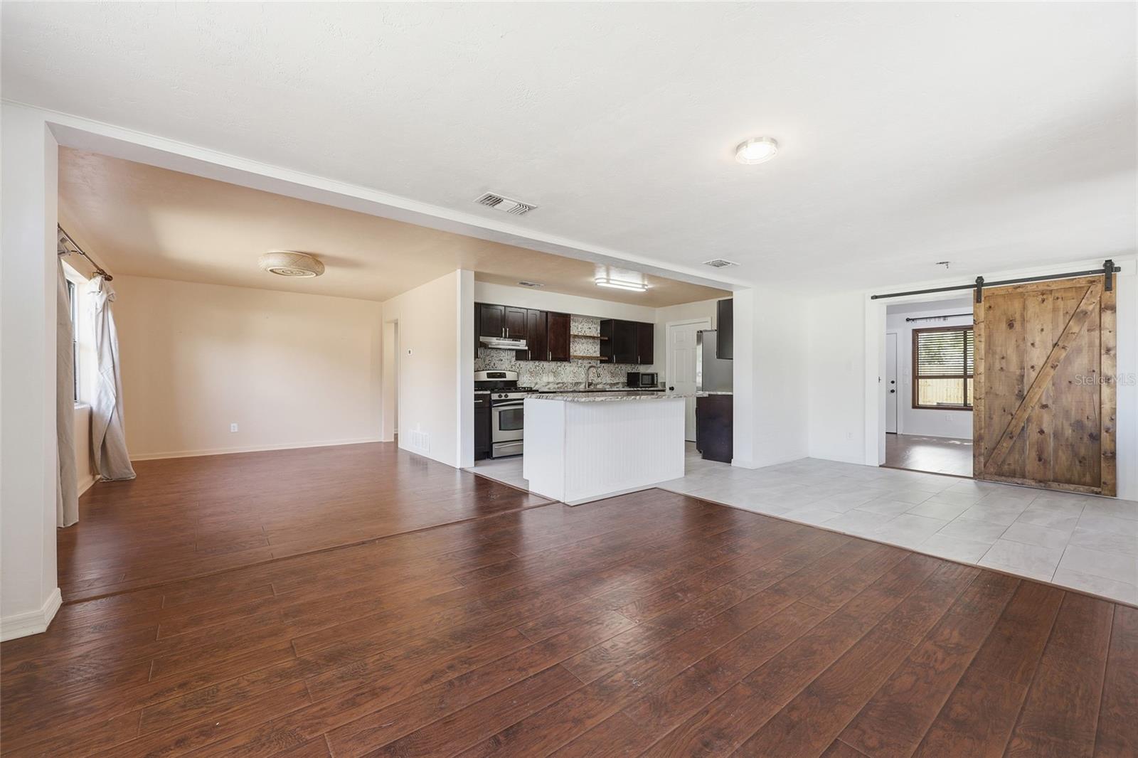 Image 4 of 26 For 431 32 Avenue