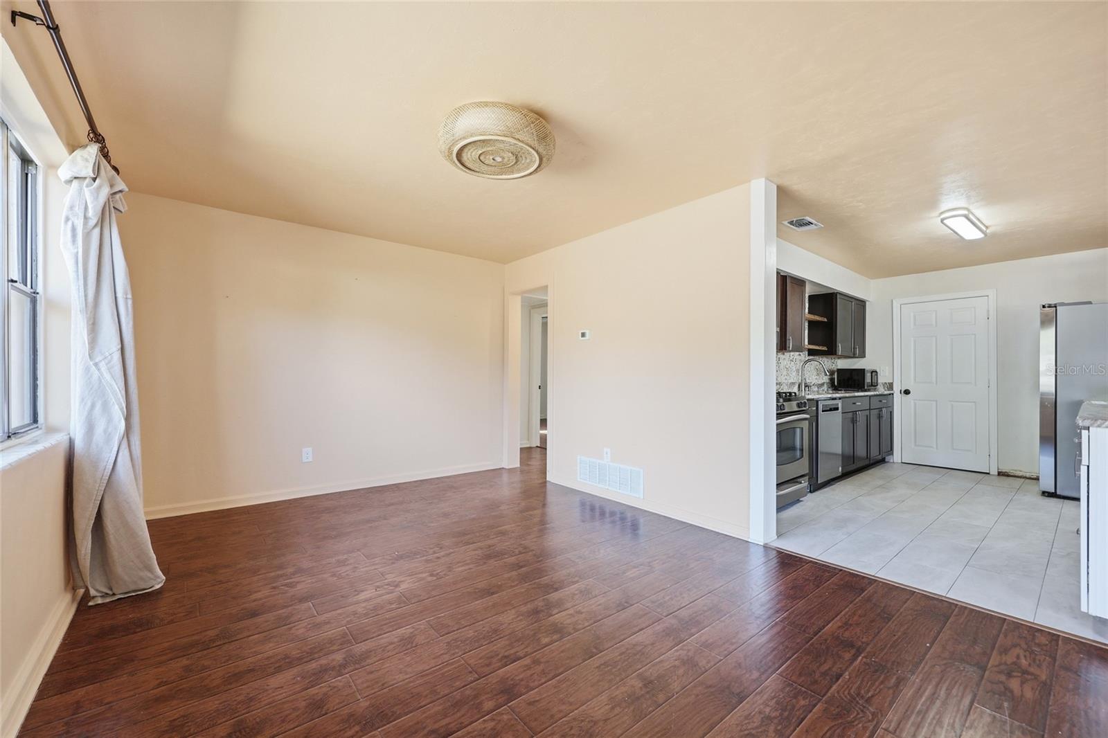 Image 5 of 26 For 431 32 Avenue