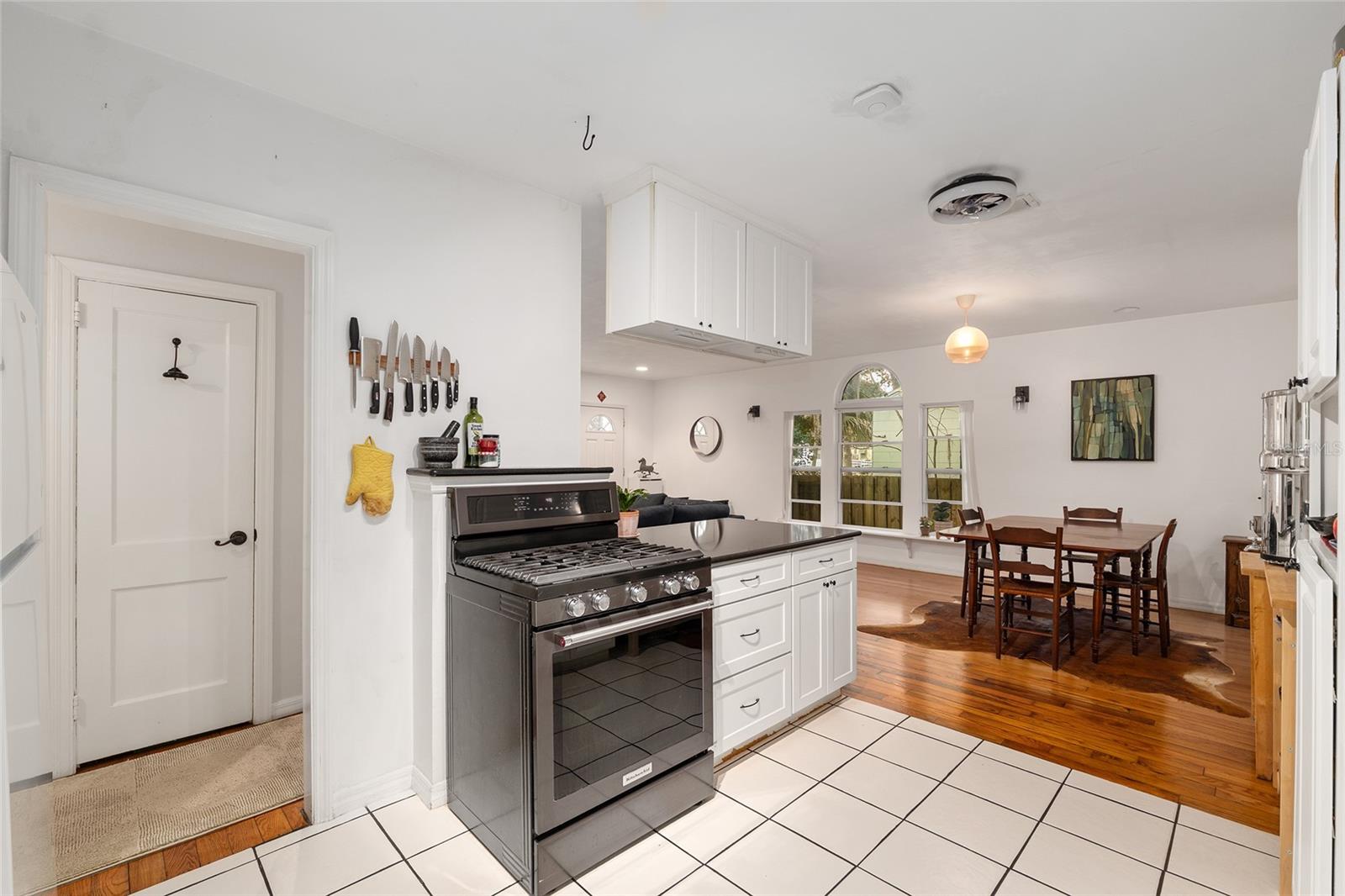 Image 14 of 47 For 929 7th Avenue