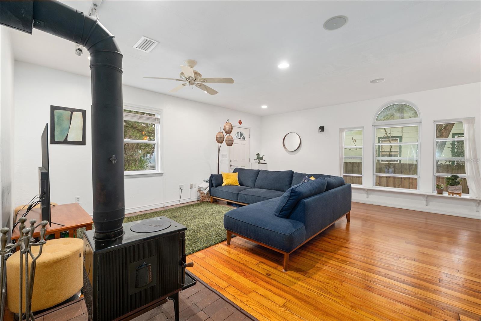 Image 8 of 47 For 929 7th Avenue