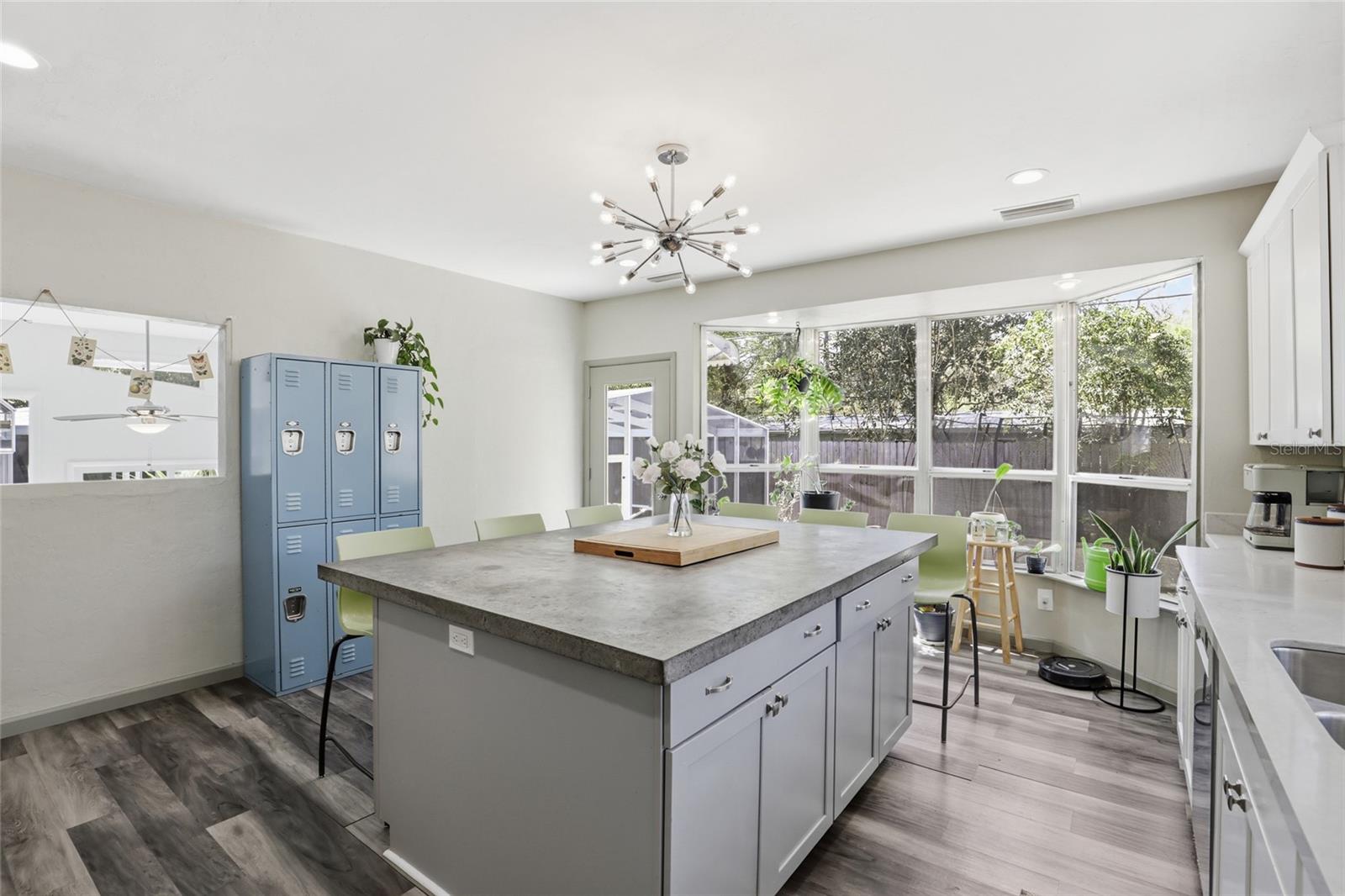 Image 12 of 54 For 600 35th Street