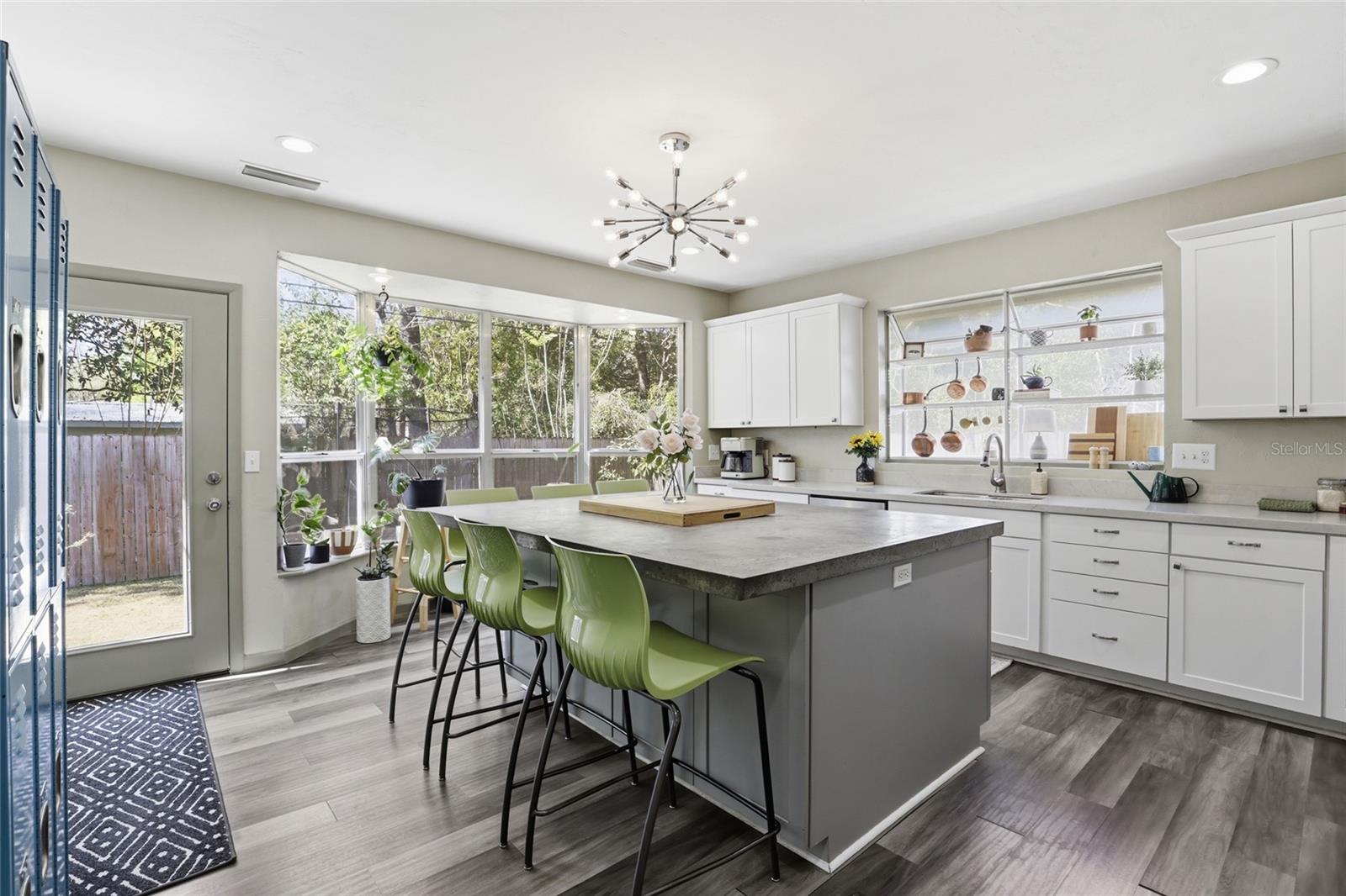 Image 13 of 54 For 600 35th Street