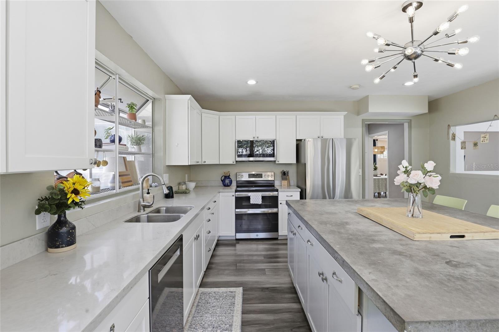 Image 15 of 54 For 600 35th Street