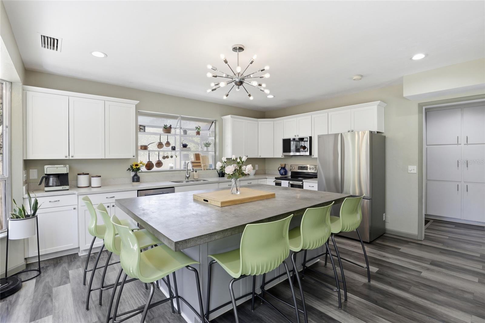 Image 16 of 54 For 600 35th Street