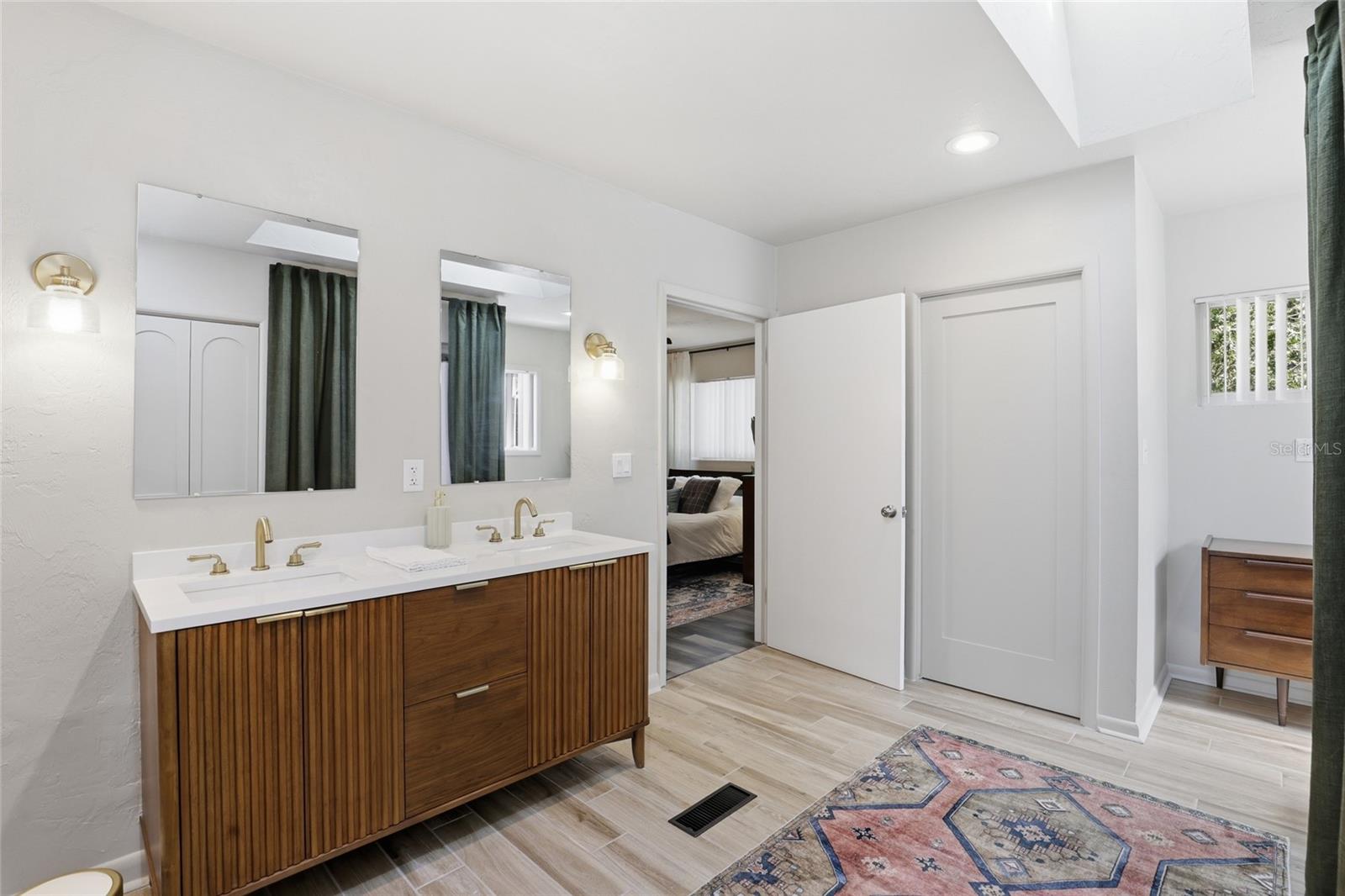 Image 21 of 54 For 600 35th Street