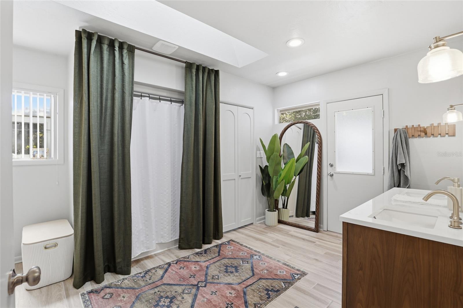 Image 22 of 54 For 600 35th Street