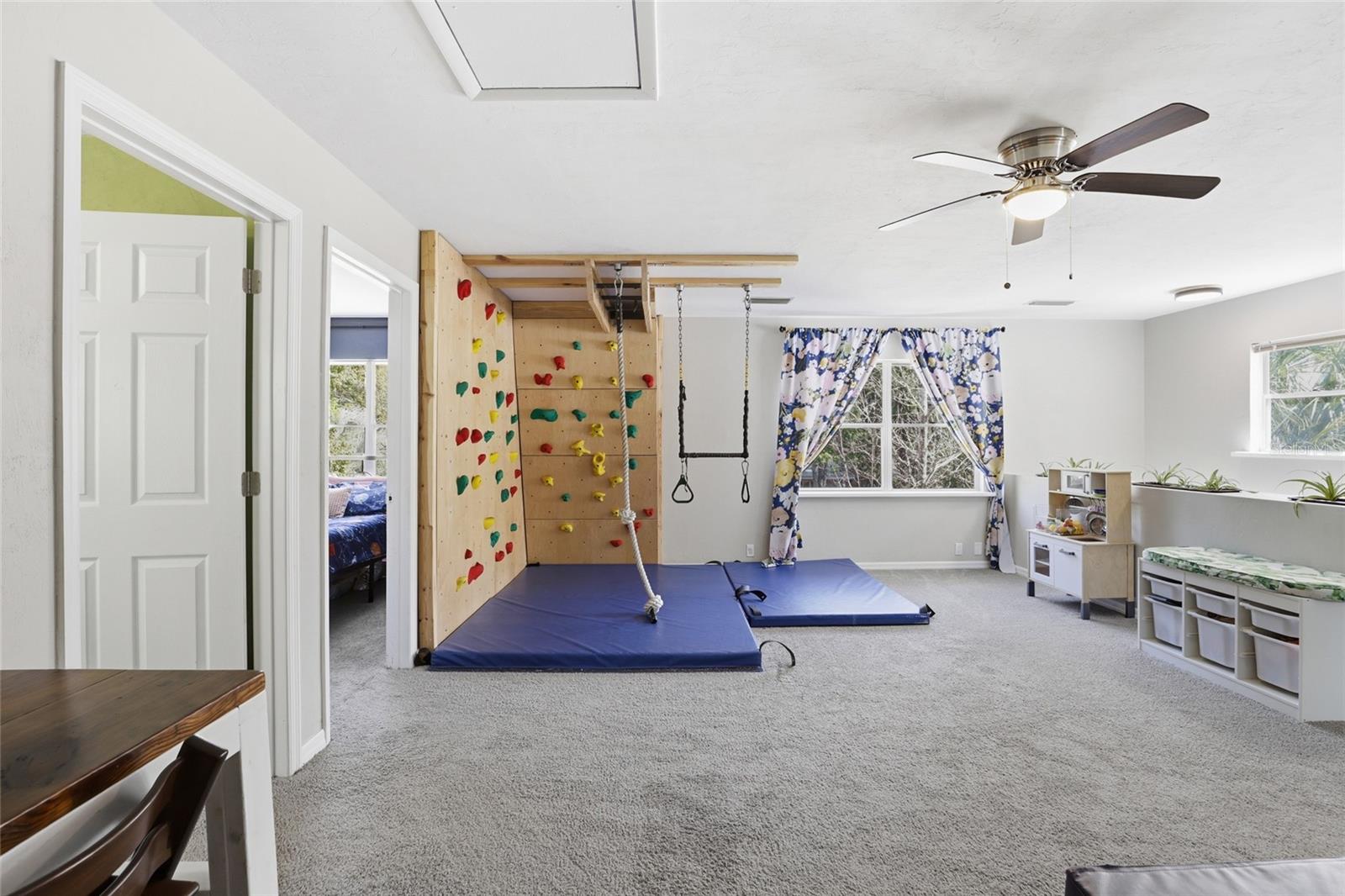 Image 32 of 54 For 600 35th Street