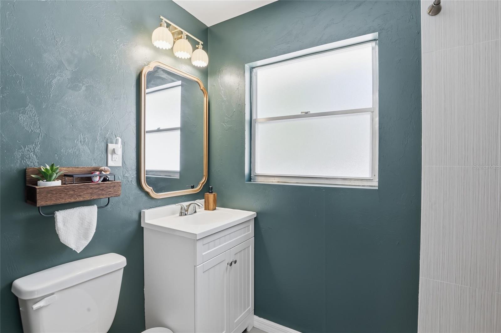 Image 36 of 54 For 600 35th Street