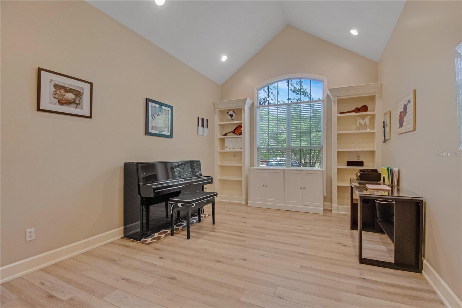 Image 18 of 51 For 4923 62nd Street