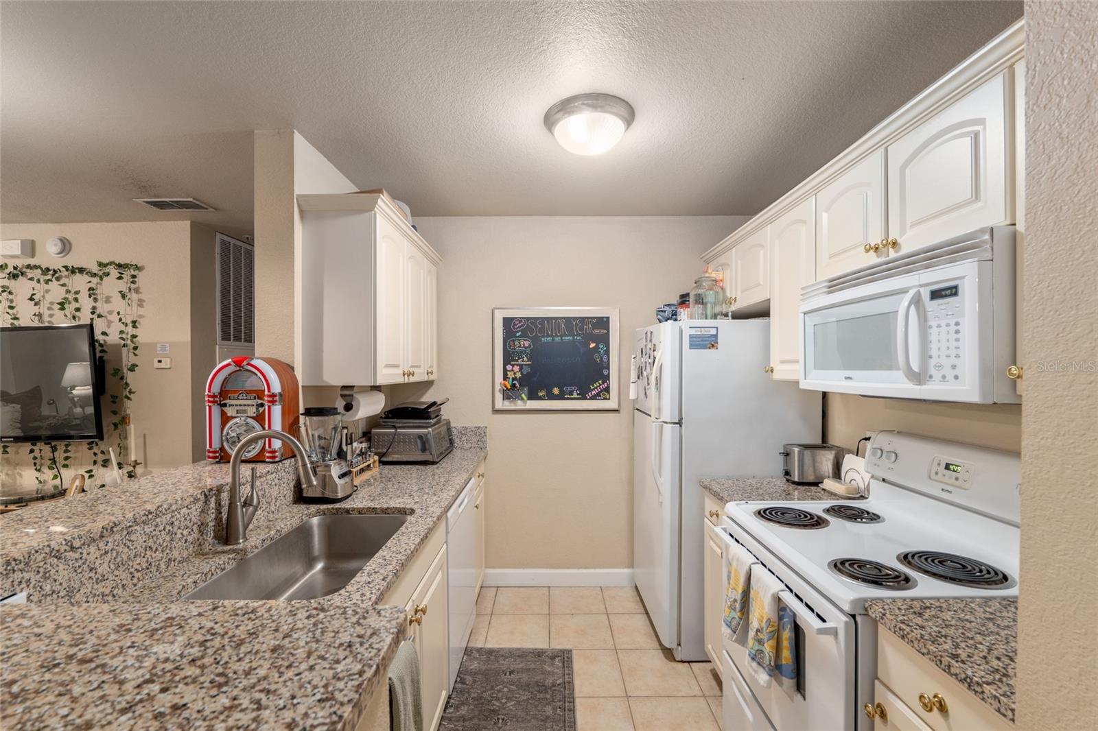 Image 4 of 37 For 835 9th Street 103