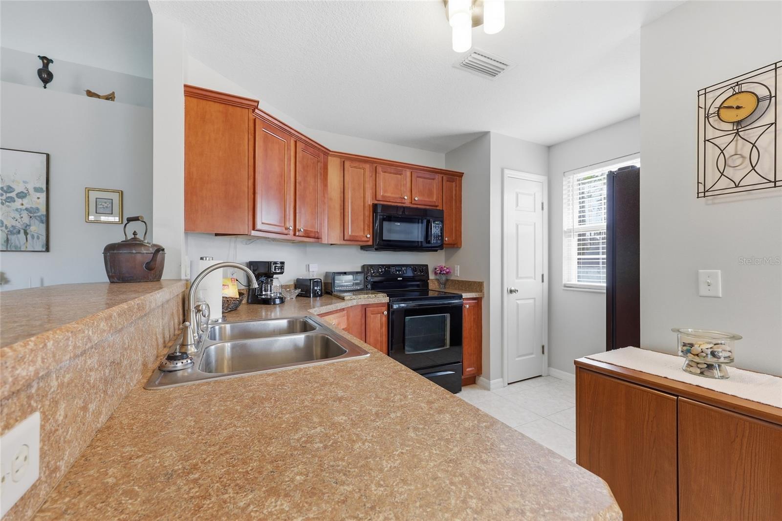 Image 12 of 26 For 276 Holly Glen