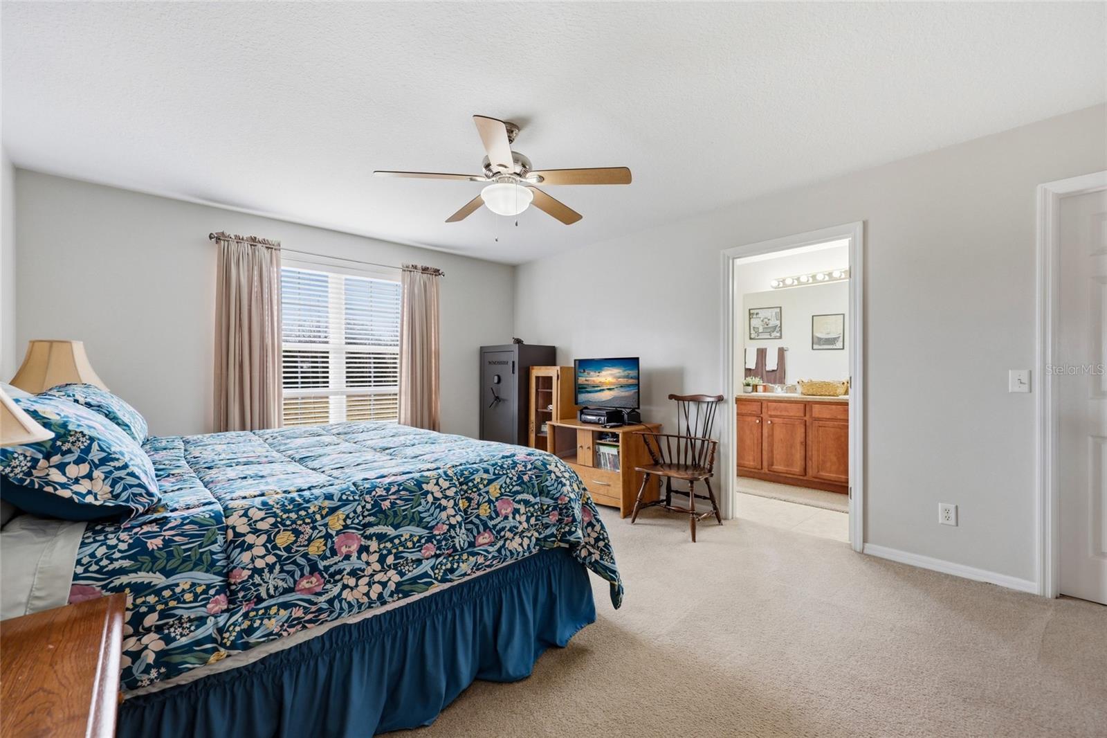 Image 13 of 26 For 276 Holly Glen