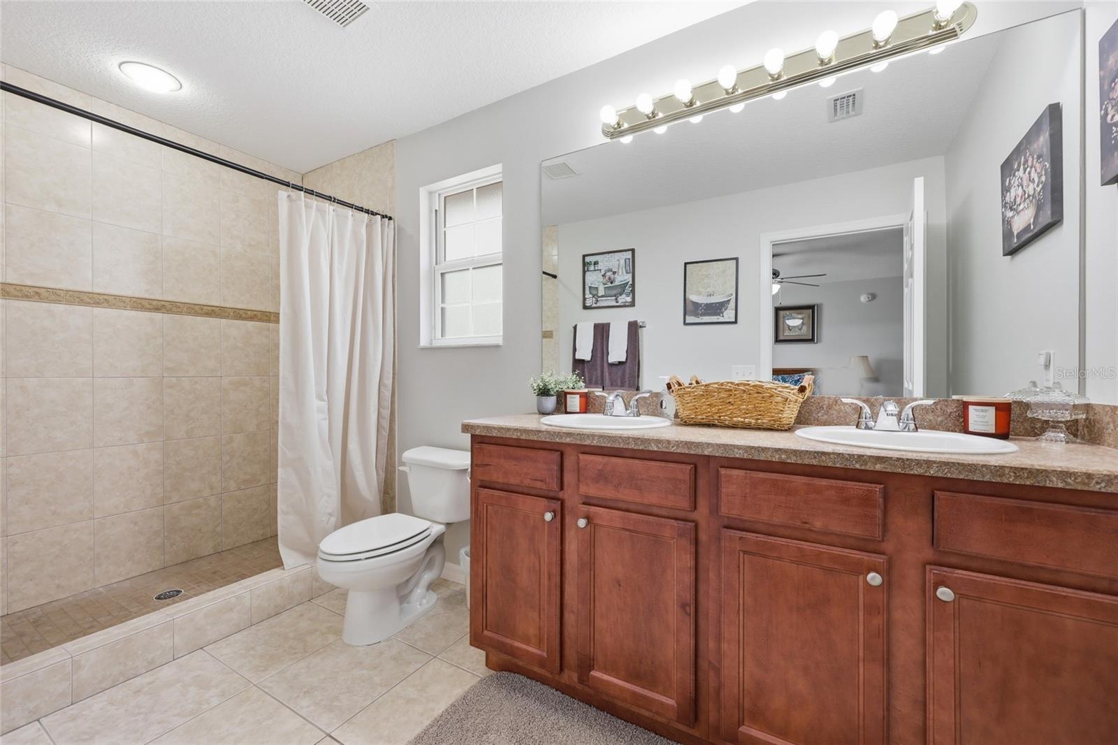 Image 15 of 26 For 276 Holly Glen