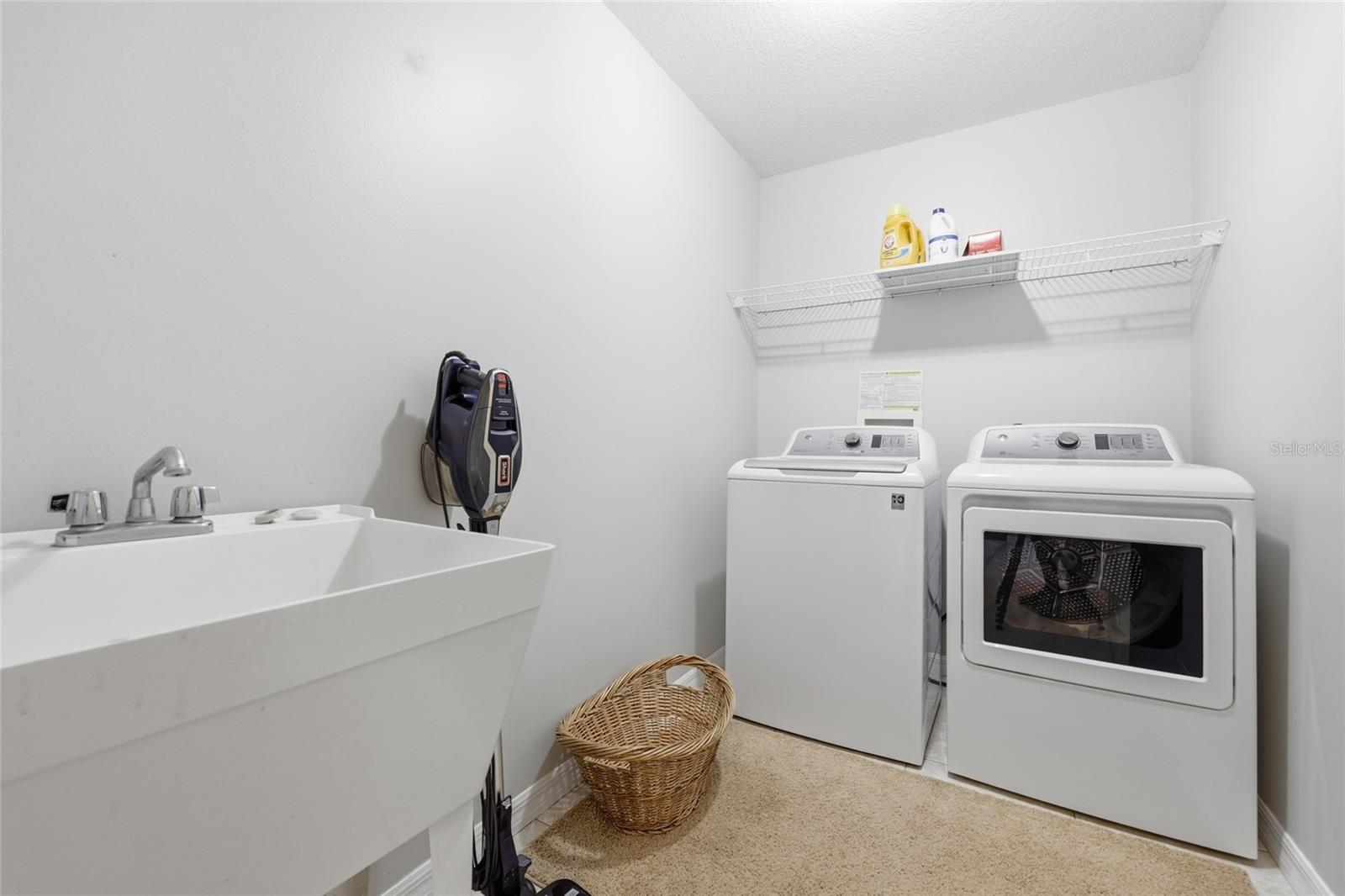 Image 21 of 26 For 276 Holly Glen