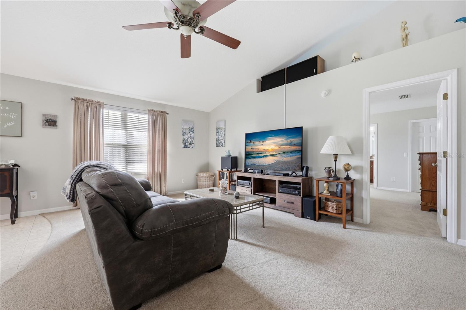 Image 6 of 26 For 276 Holly Glen