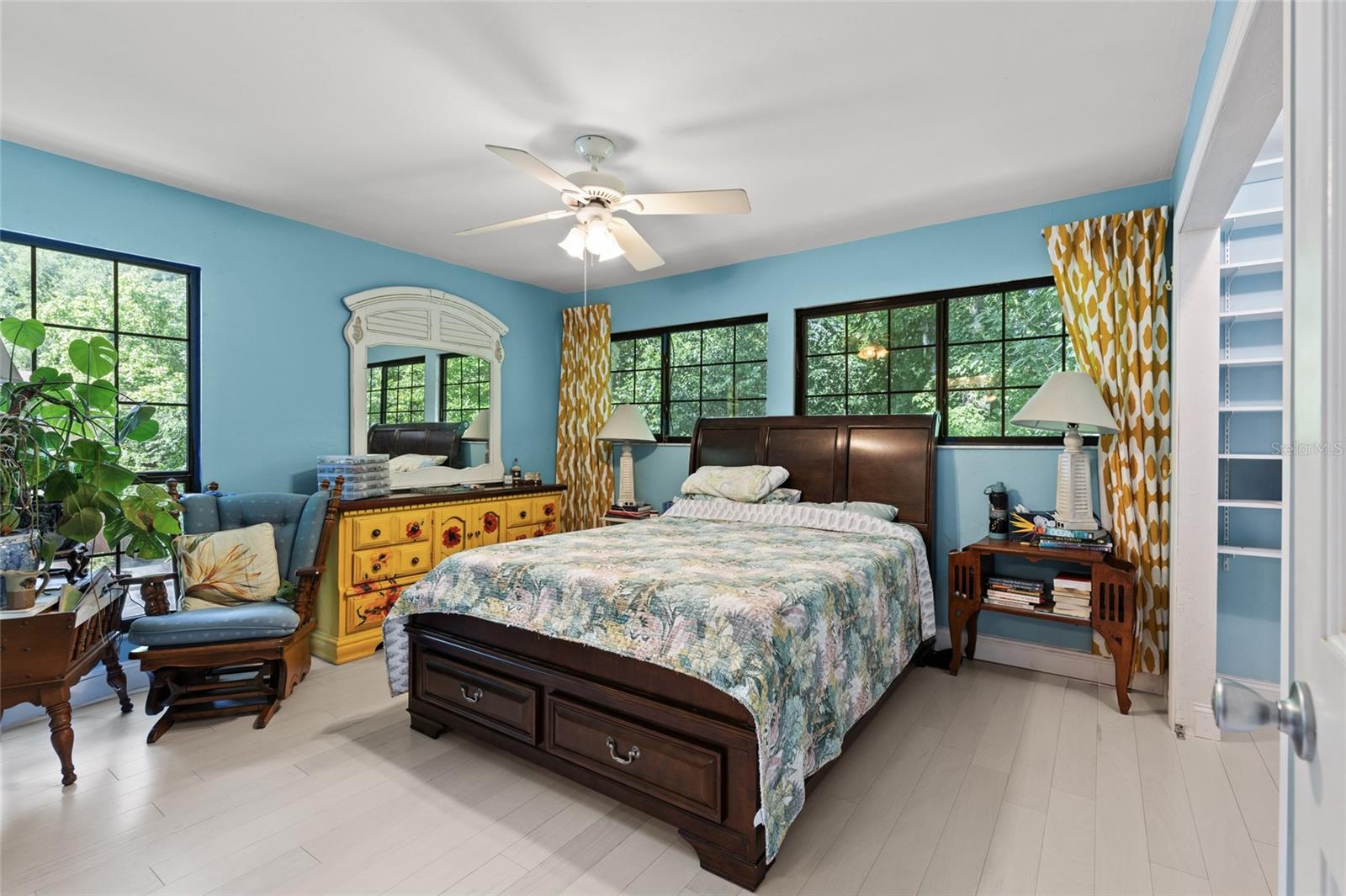 Image 24 of 29 For 900 62nd Boulevard H43