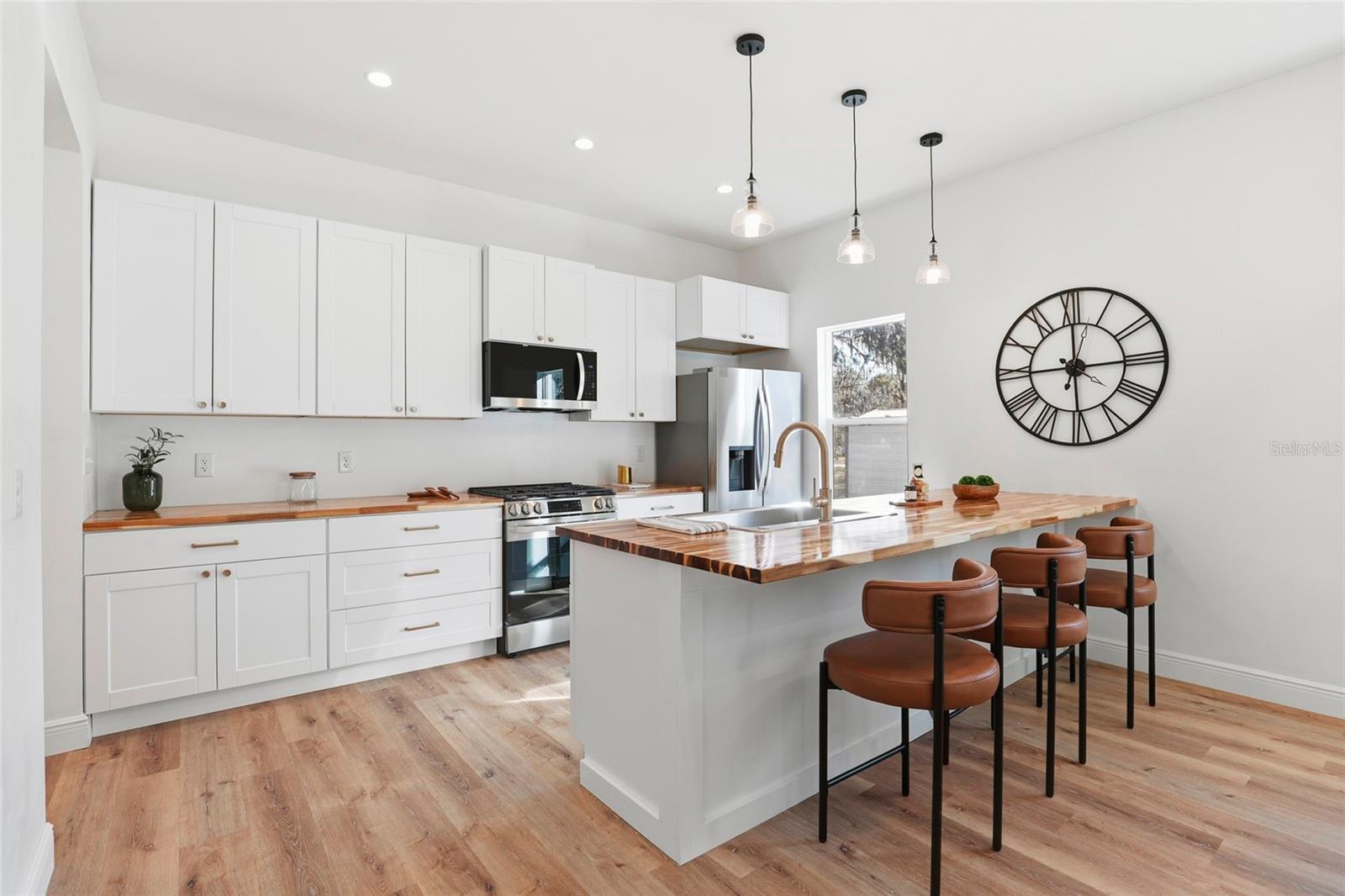 Image 10 of 27 For 215 1st Avenue