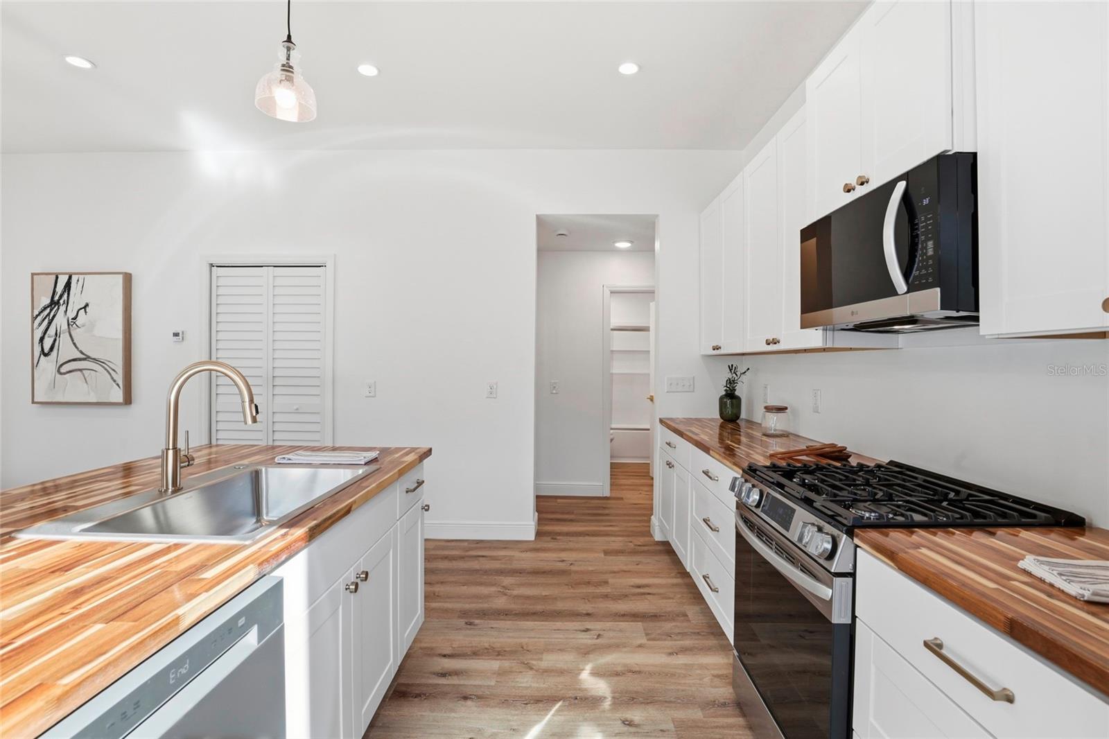 Image 13 of 27 For 215 1st Avenue