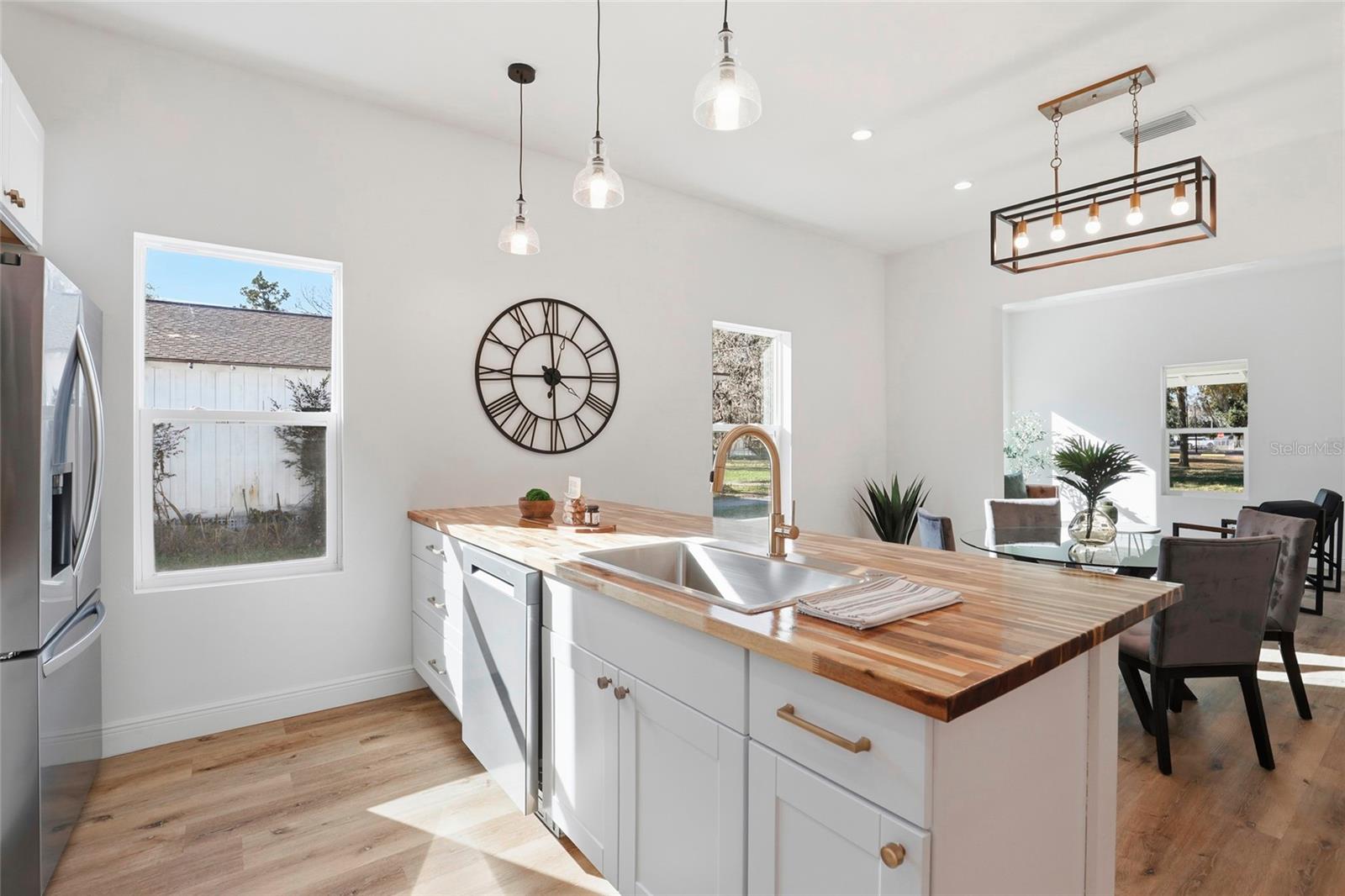 Image 14 of 27 For 215 1st Avenue