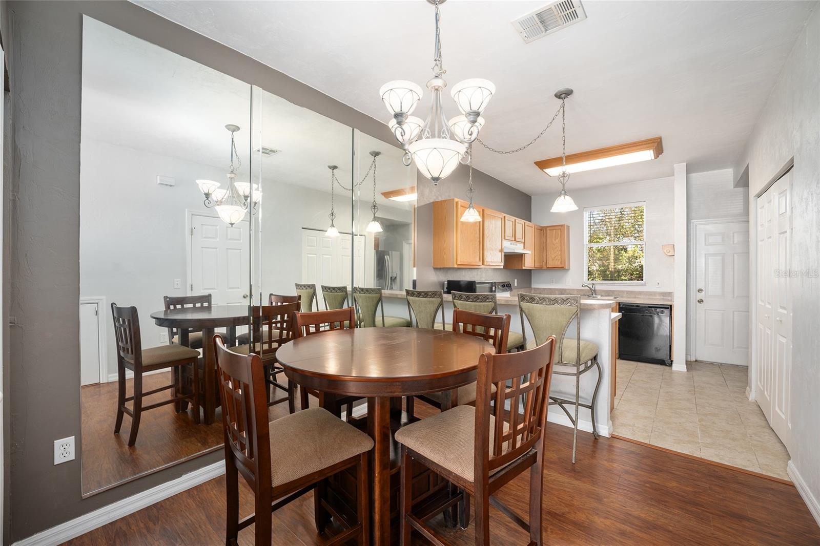 Image 12 of 36 For 3910 20th Avenue 1403