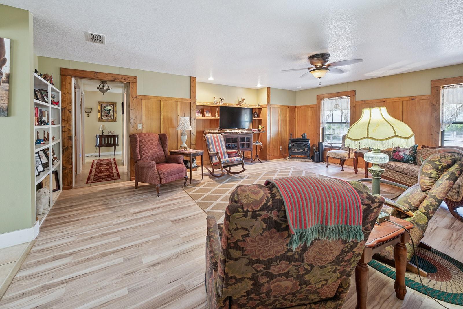 Image 10 of 50 For 6247 35th Street