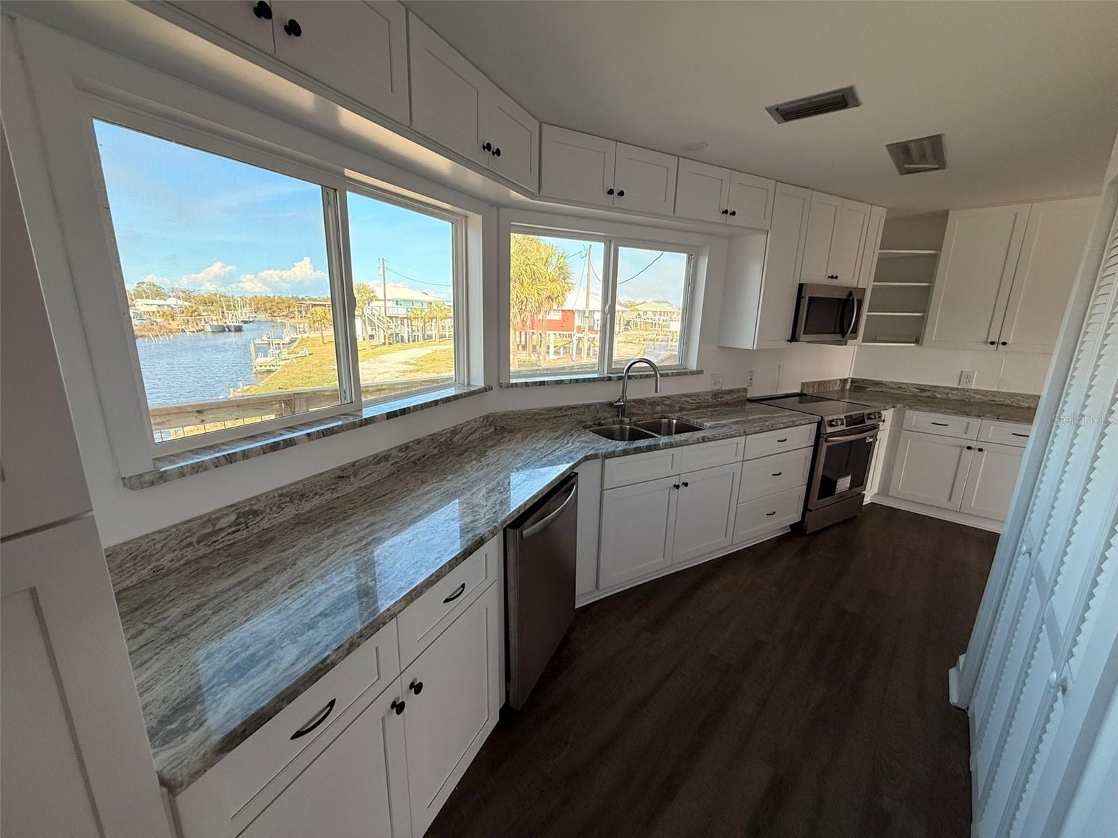 Image 16 of 38 For 18 4th Street