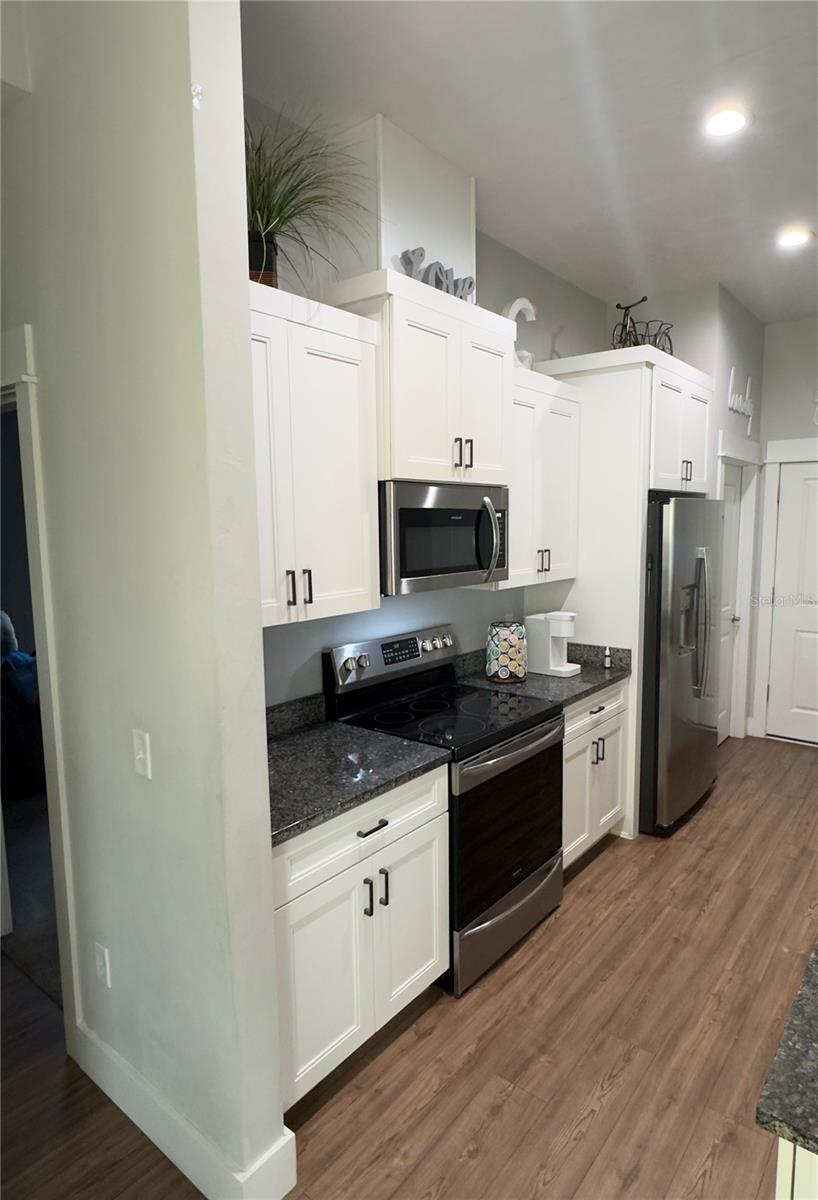 Image 9 of 35 For 290 Fieldstone Court