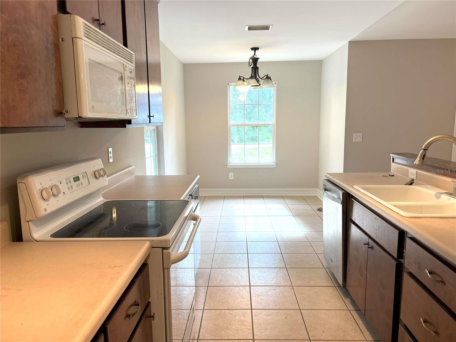 Listing photo id 4 for 29 Chippewa Road