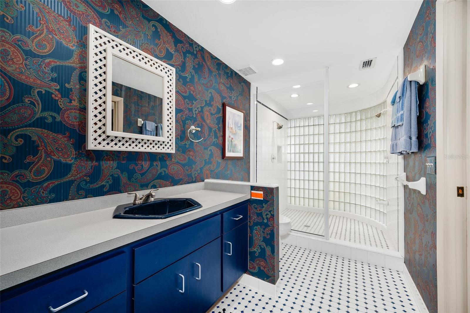 Image 37 of 51 For 6519 37th Way