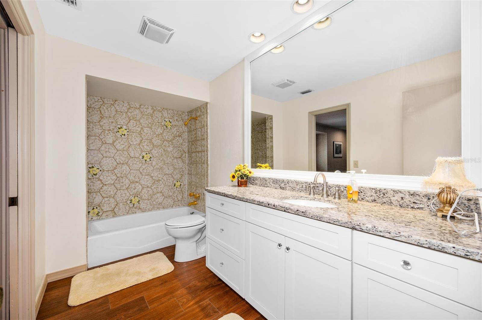 Image 41 of 51 For 6519 37th Way