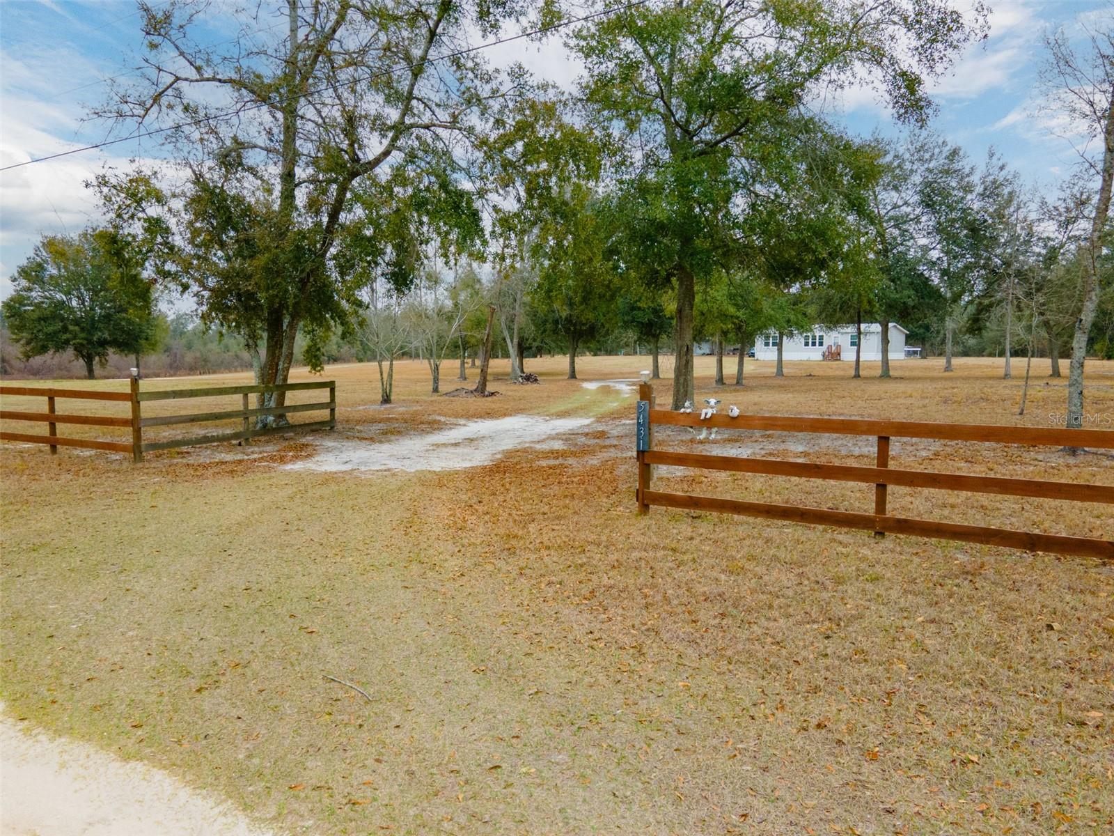 Listing photo id 10 for 5431 163rd Path