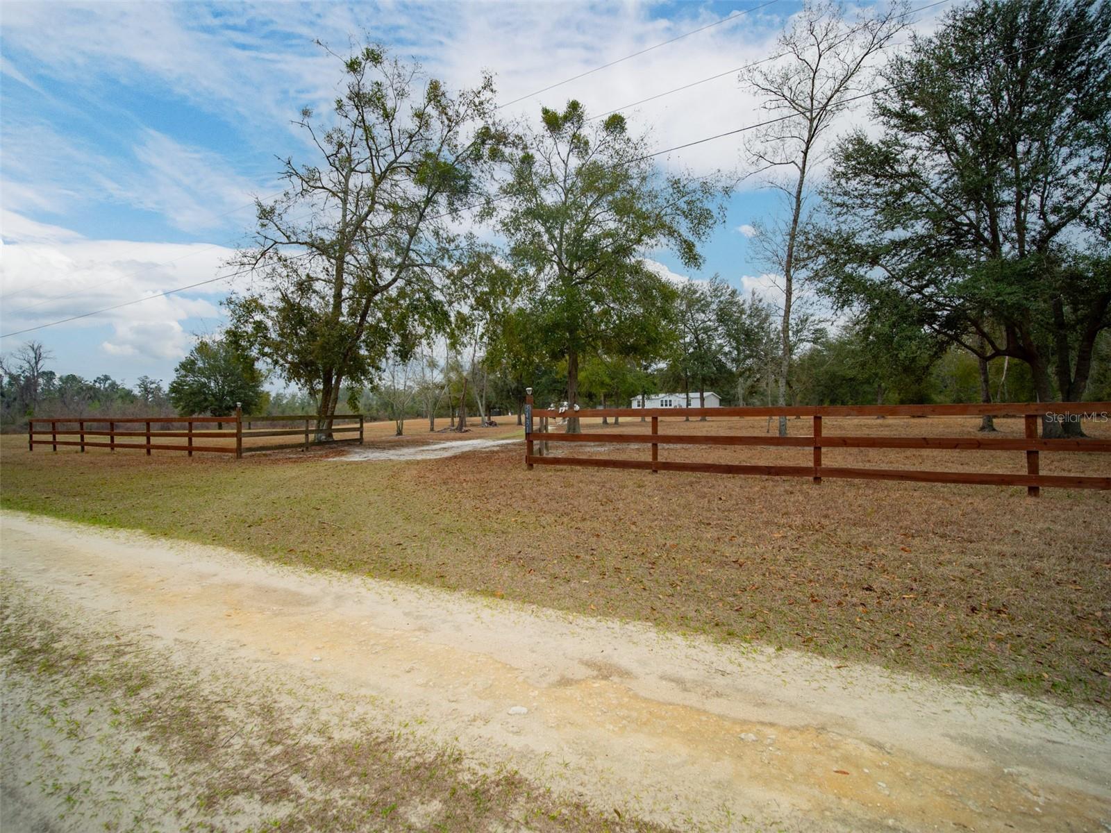 Listing photo id 11 for 5431 163rd Path