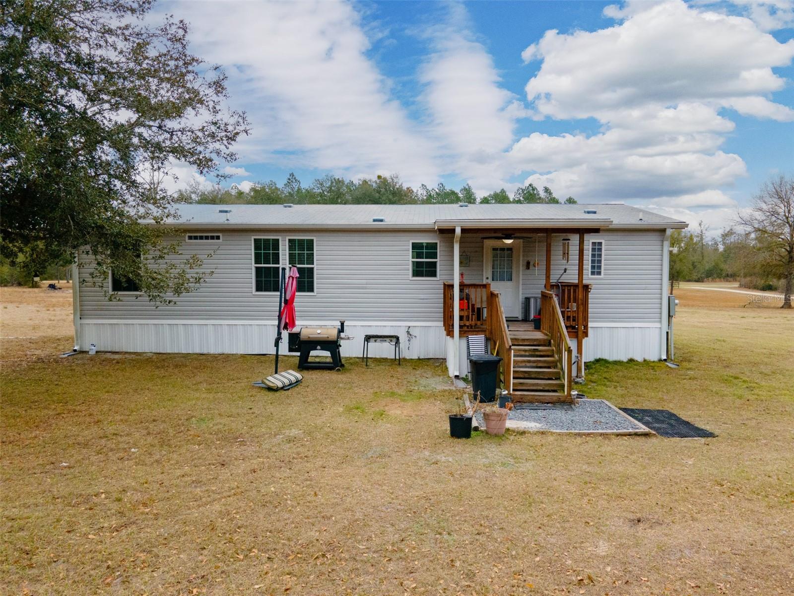 Listing photo id 2 for 5431 163rd Path