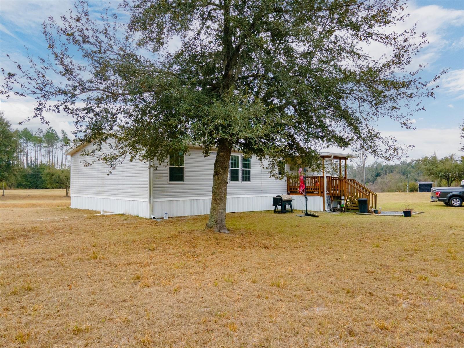 Listing photo id 3 for 5431 163rd Path