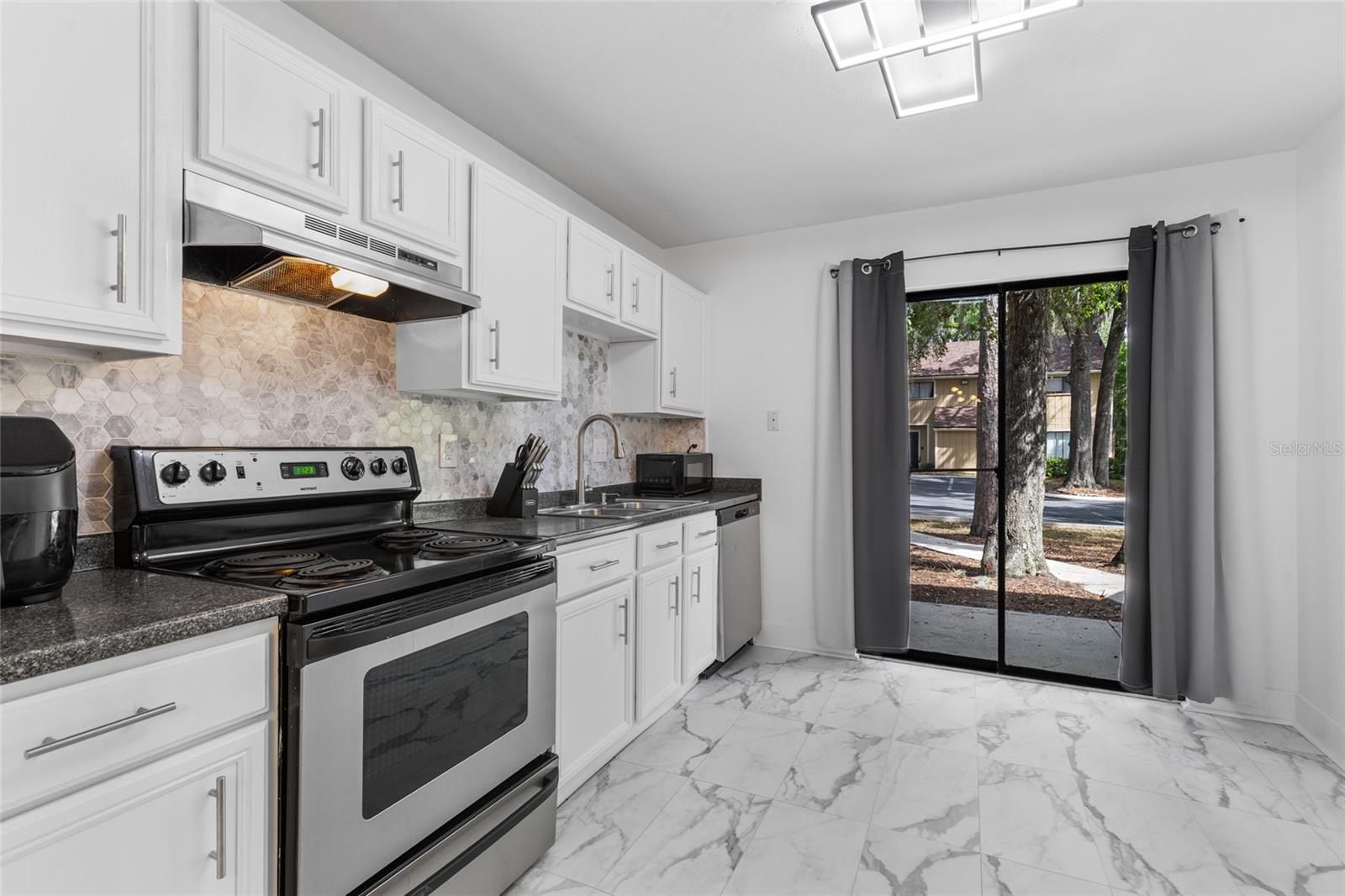 Image 11 of 33 For 507 39th Road 320