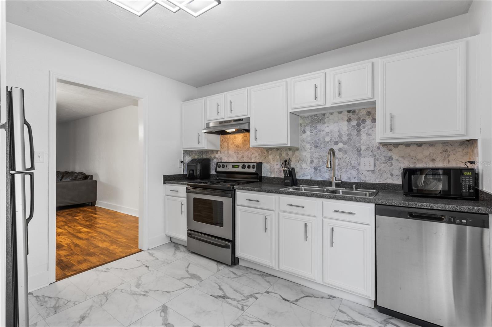 Image 12 of 33 For 507 39th Road 320