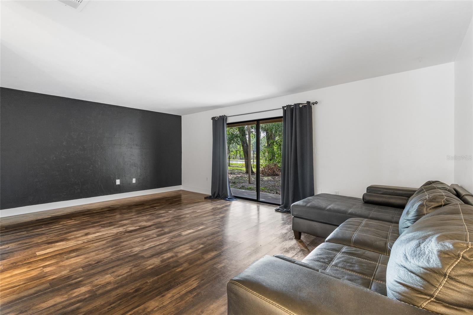 Image 14 of 33 For 507 39th Road 320