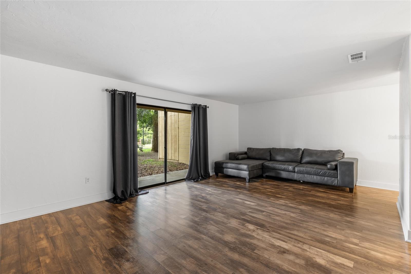 Image 15 of 33 For 507 39th Road 320