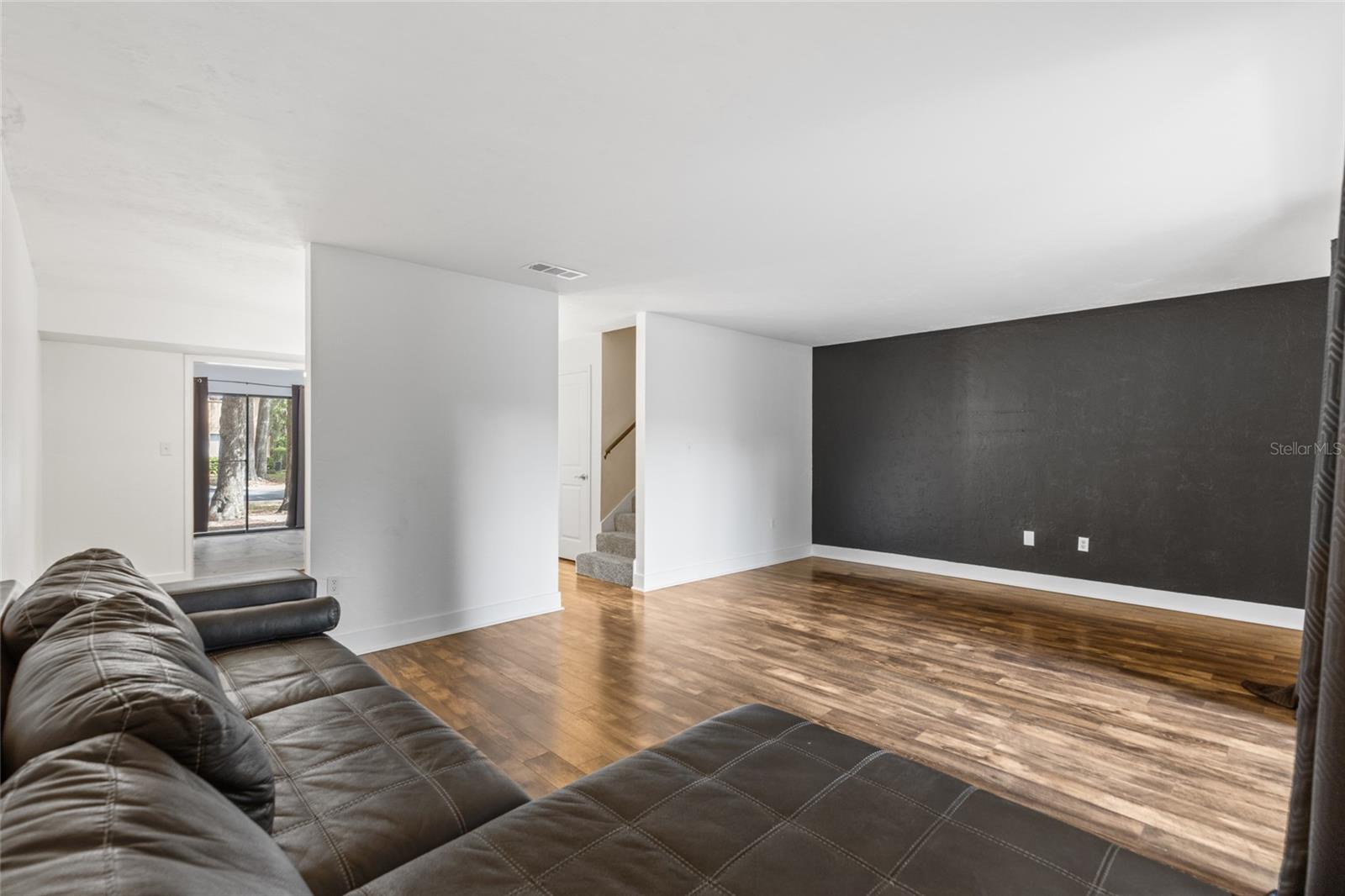 Image 16 of 33 For 507 39th Road 320