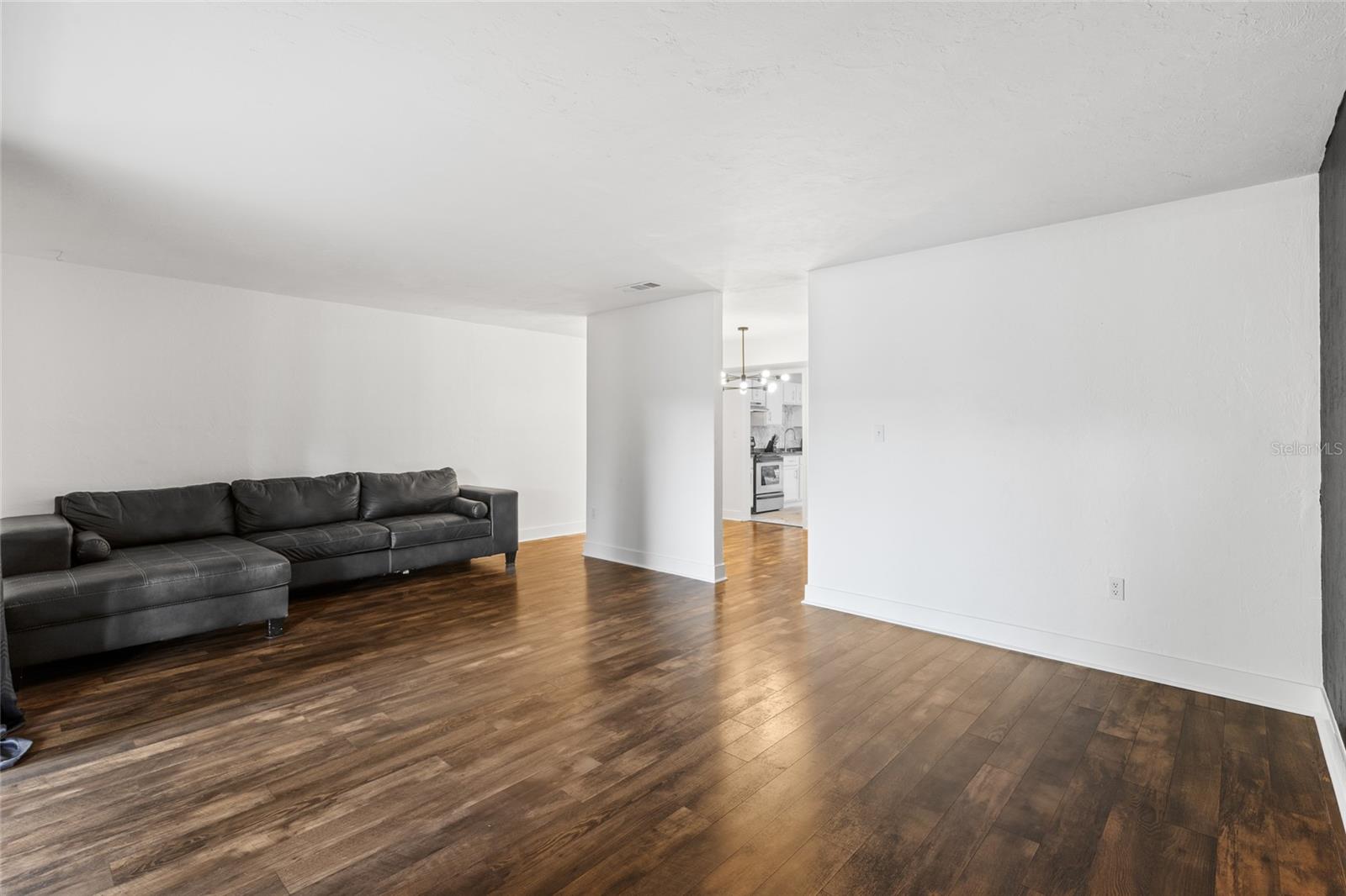 Image 17 of 33 For 507 39th Road 320