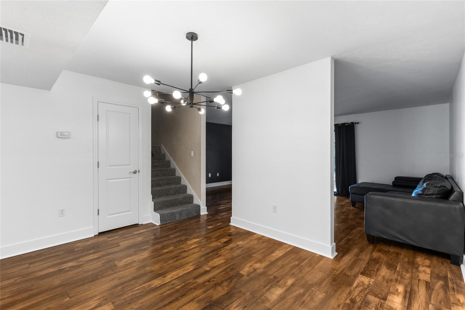 Image 18 of 33 For 507 39th Road 320