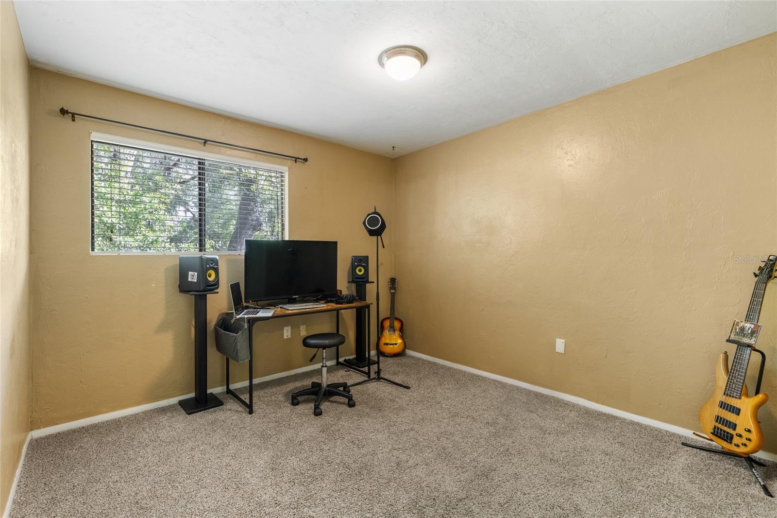 Image 21 of 33 For 507 39th Road 320