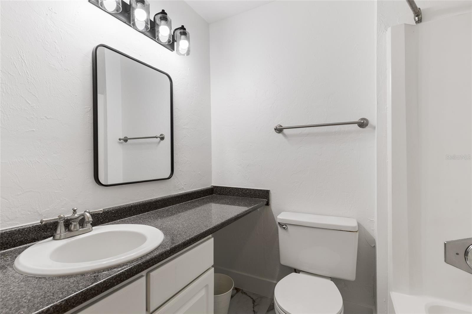 Image 22 of 33 For 507 39th Road 320