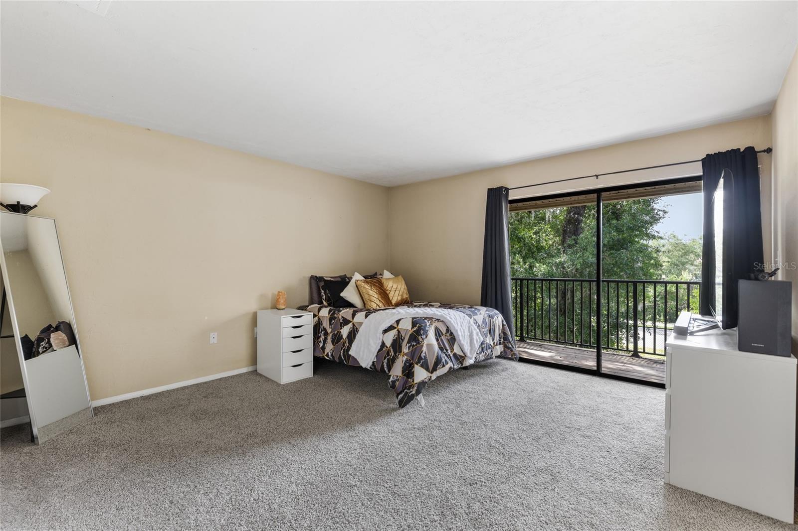 Image 23 of 33 For 507 39th Road 320