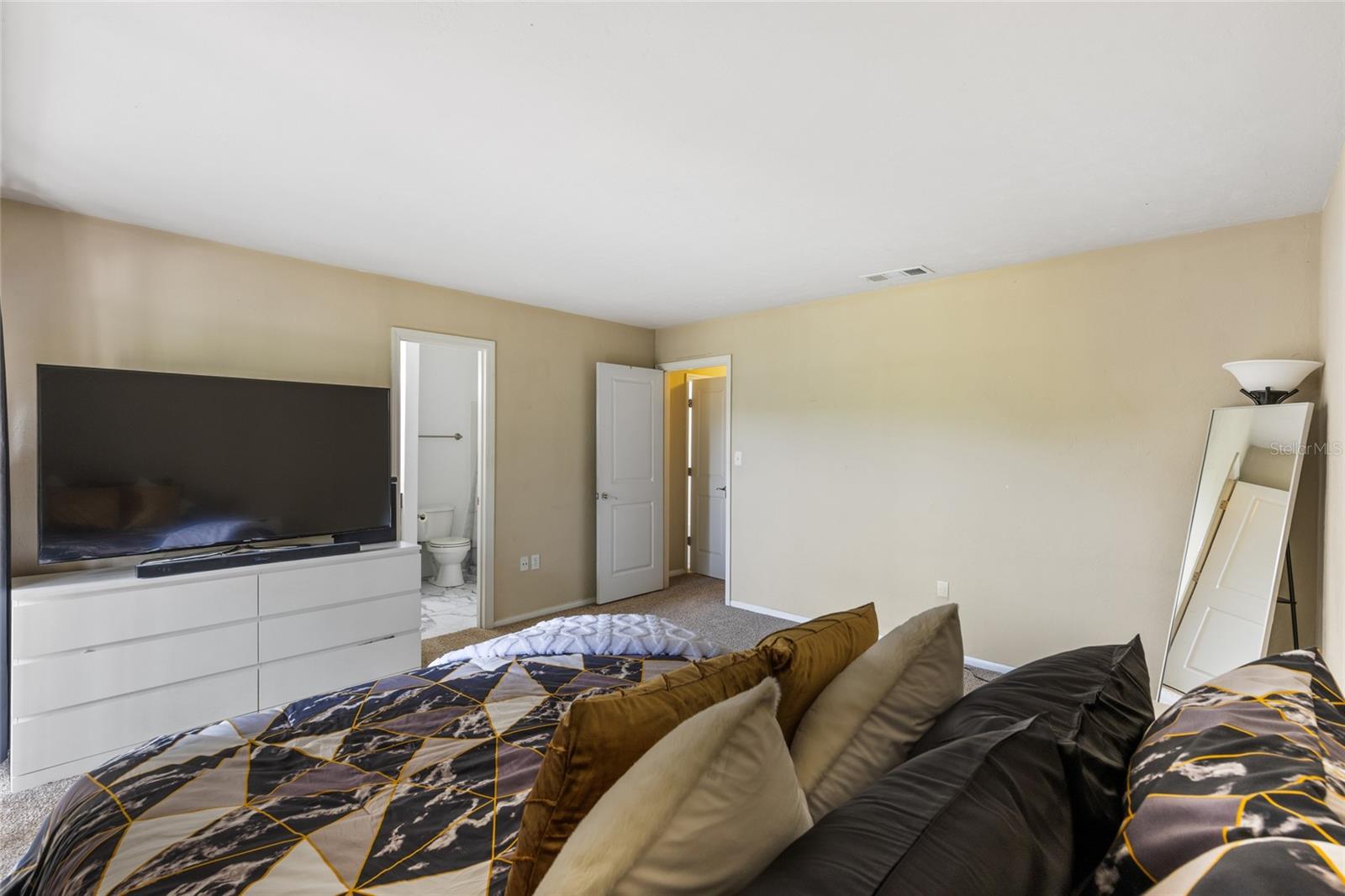 Image 24 of 33 For 507 39th Road 320