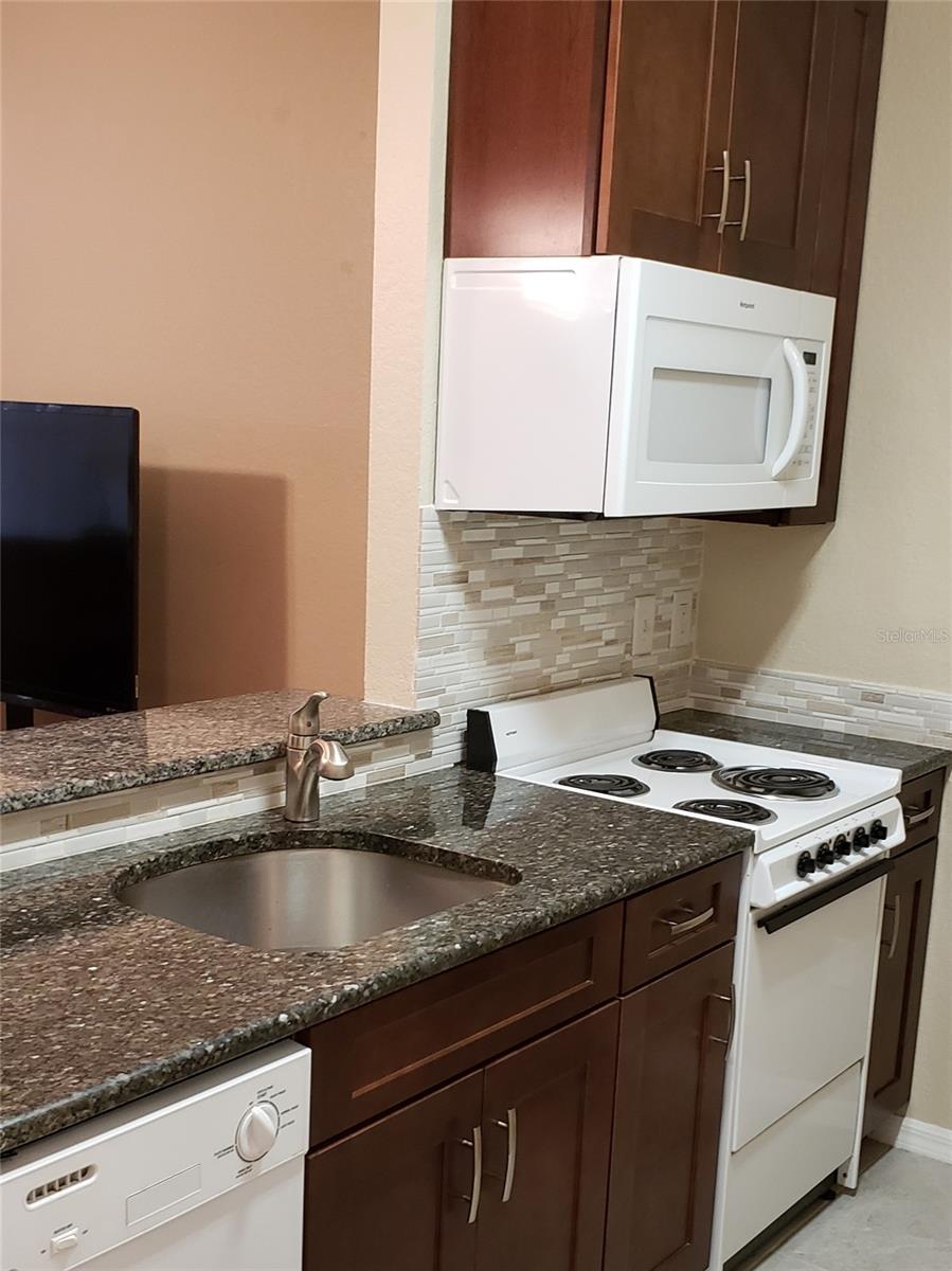 Image 11 of 27 For 621 10th Street 108