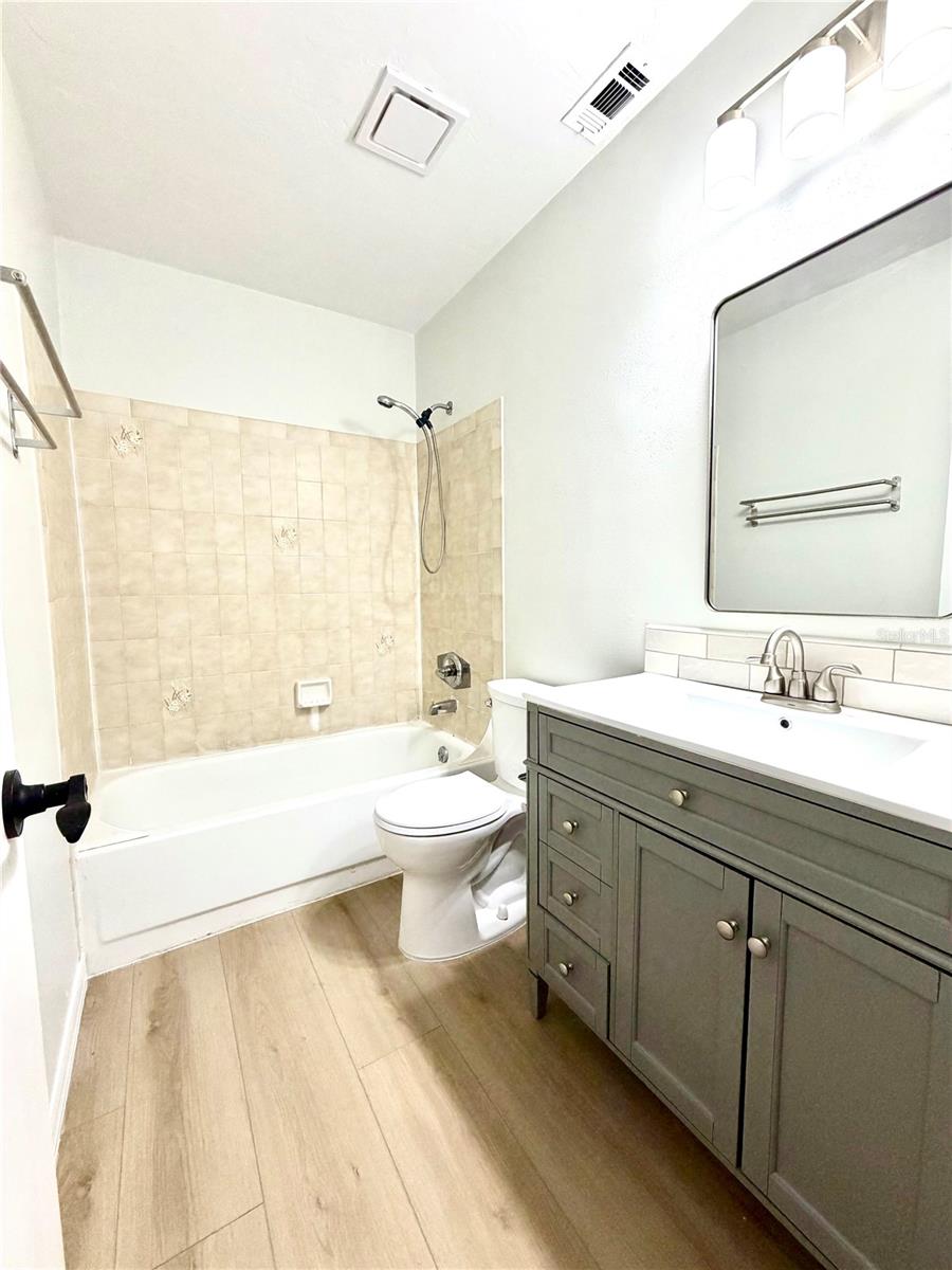 Image 20 of 22 For 2300 43rd Street L2