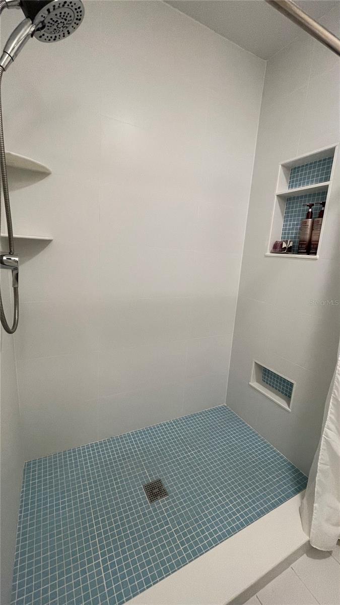 Image 15 of 36 For 2708 14th Drive 220